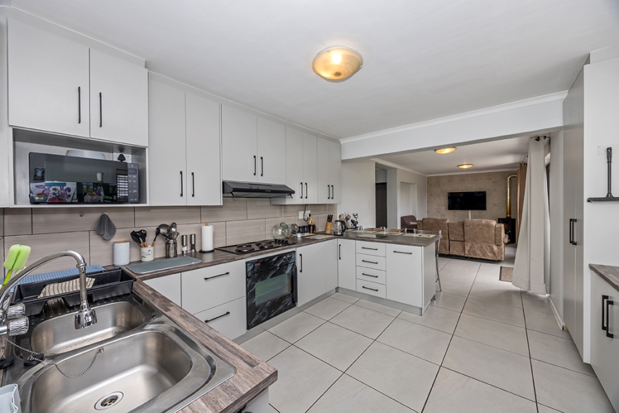 7 Bedroom Property for Sale in Sonstraal Western Cape